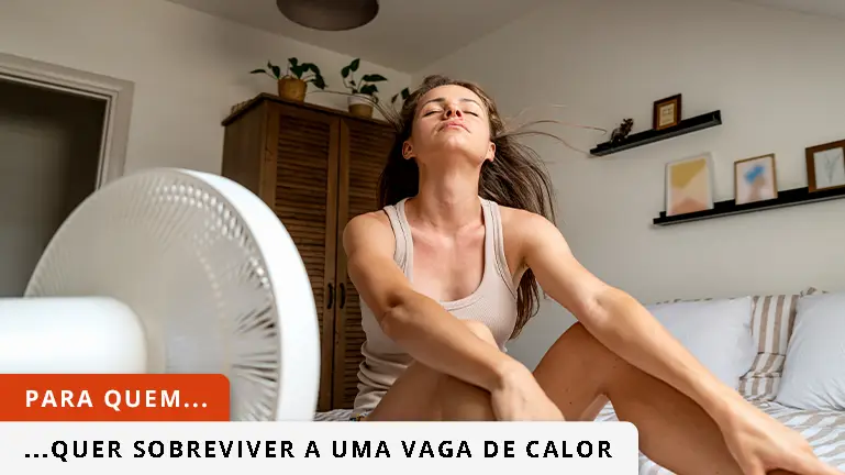 mulher com calor a abanar-se em frente a ventoinha.
