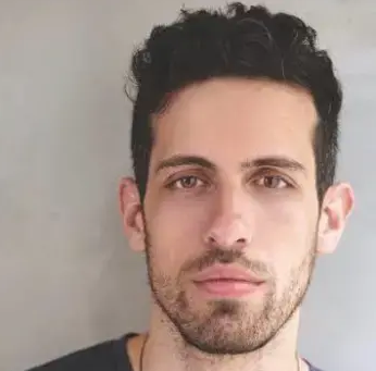 adam-silvera-pagina-site.png