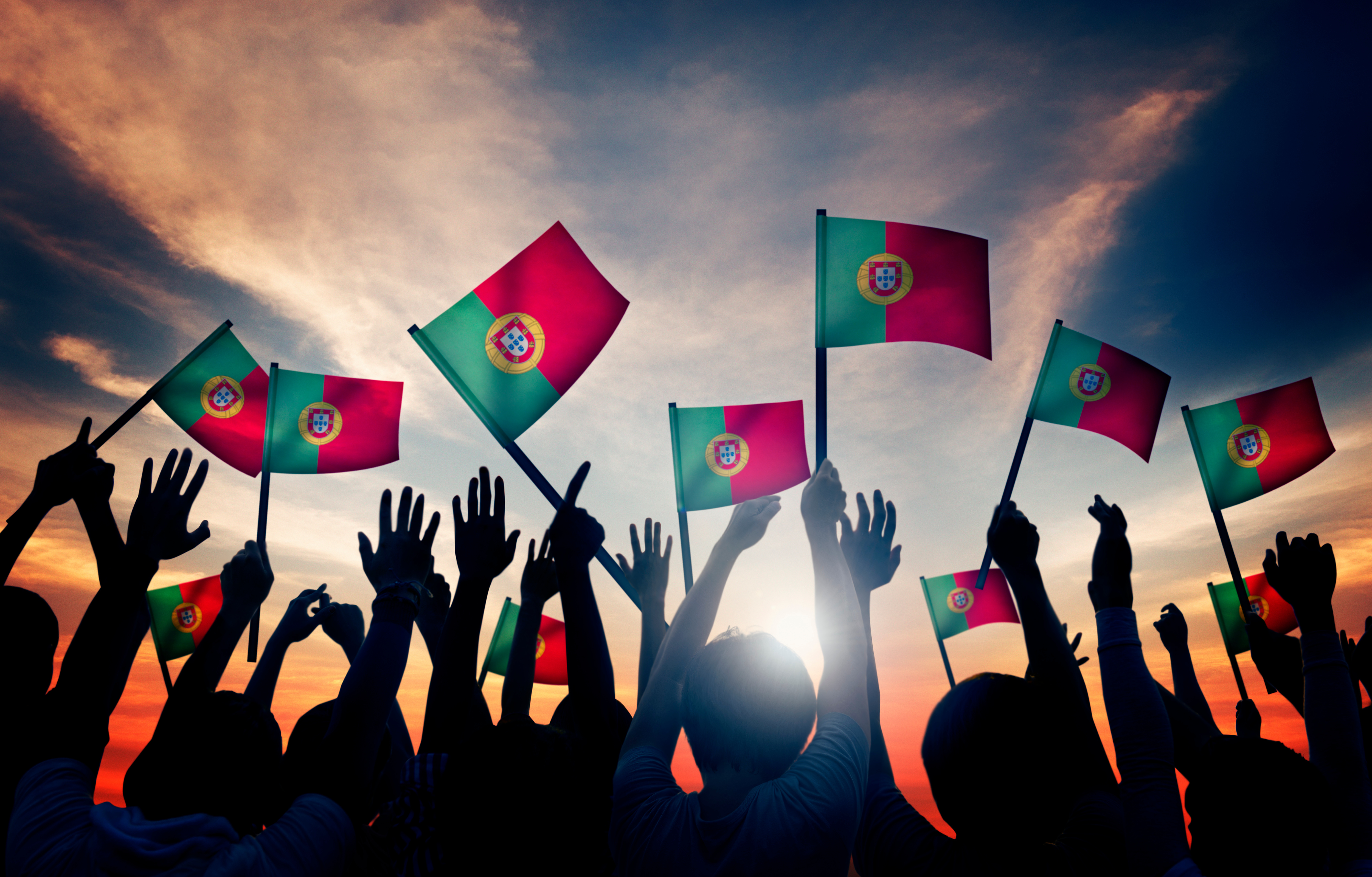 Várias bandeiras de Portugal